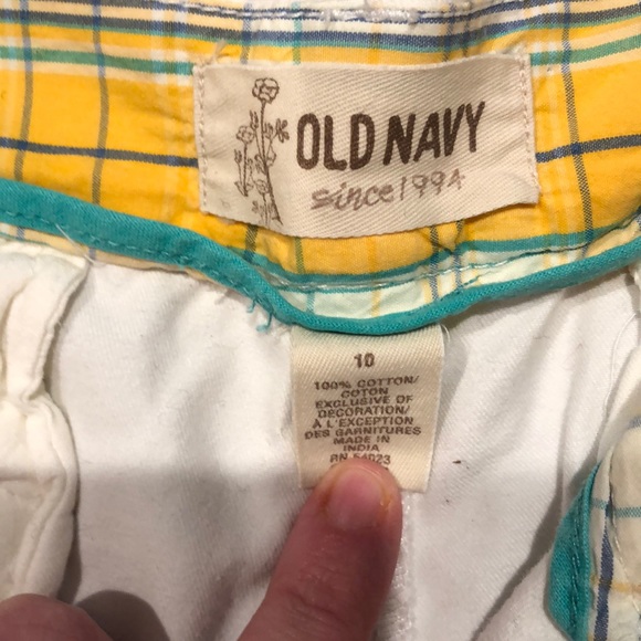Old Navy White Shorts - Picture 2 of 4